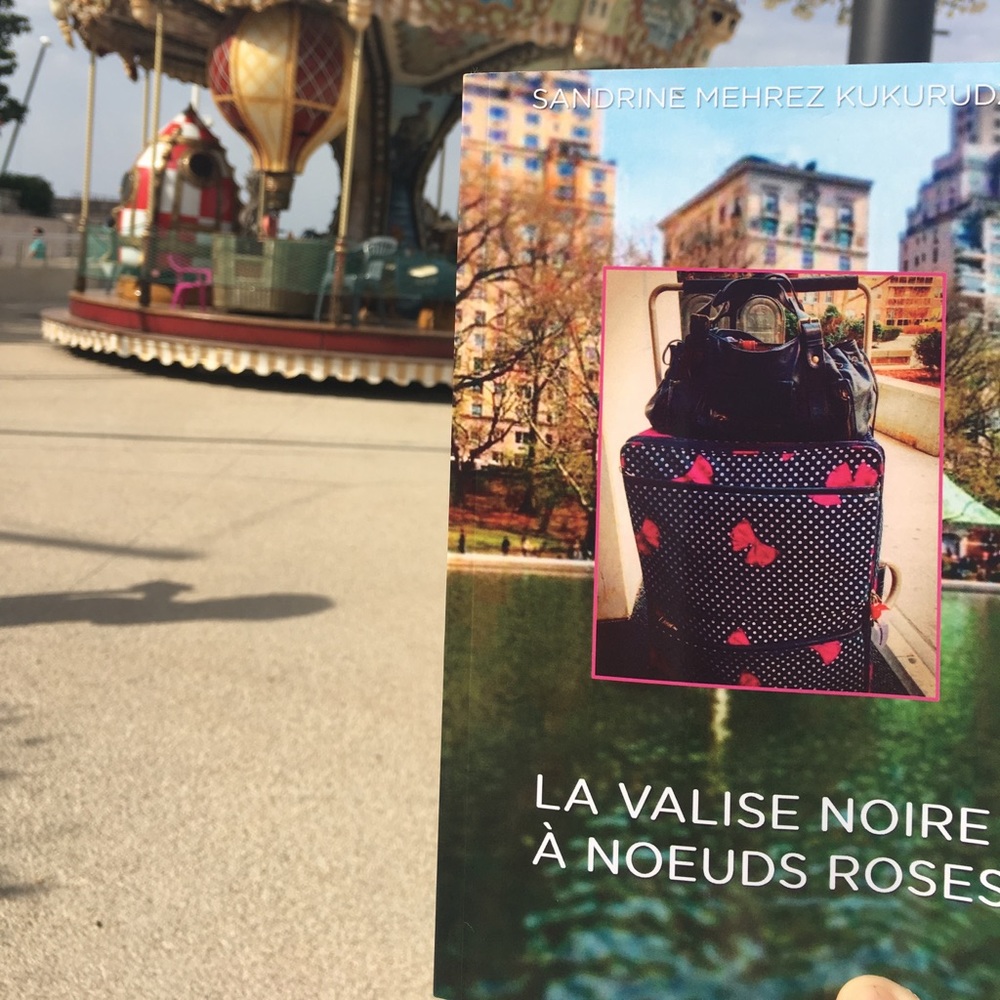 10 editions of "la valise noire a noeuds roses "